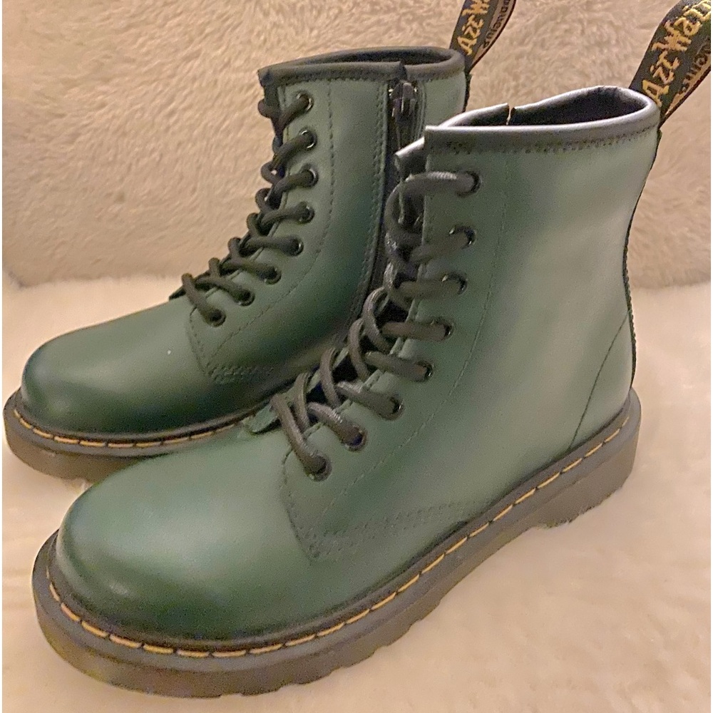 Dr Martens new Green Size 1 Kids boots